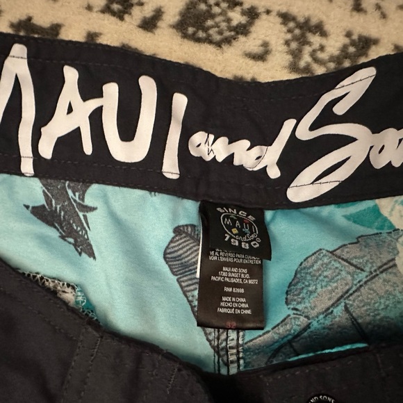 Maui and Sons Board Shorts - Picture 3 of 4